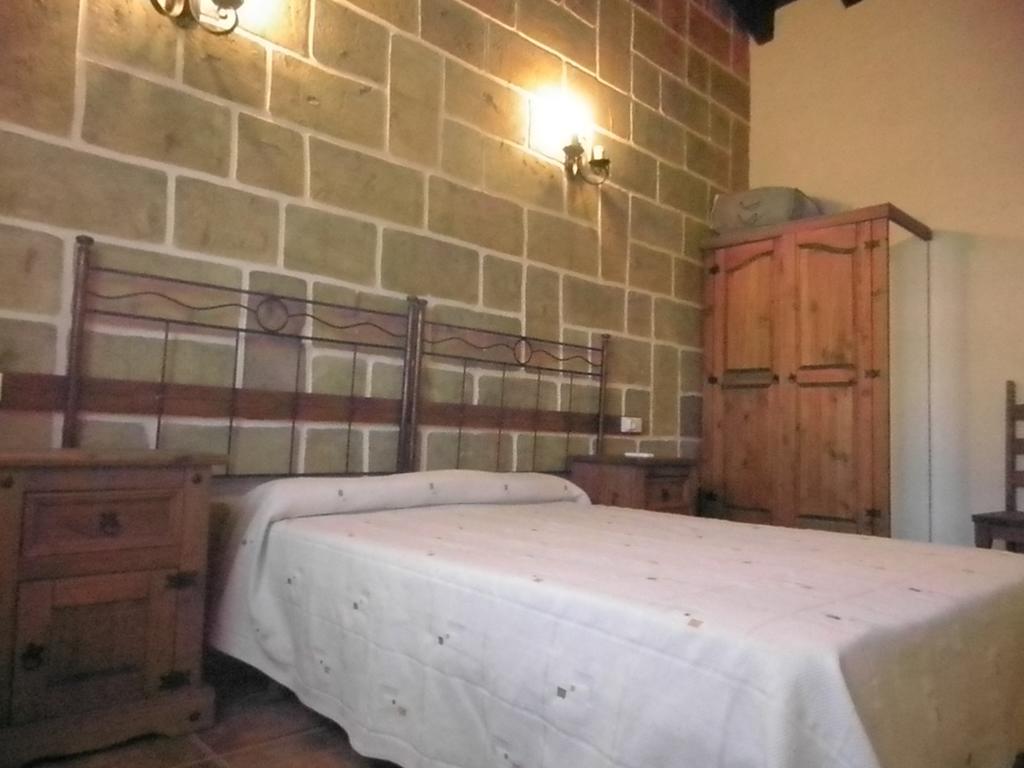 La Cueva Del Lince Guest House Zarza De Granadilla Exterior photo