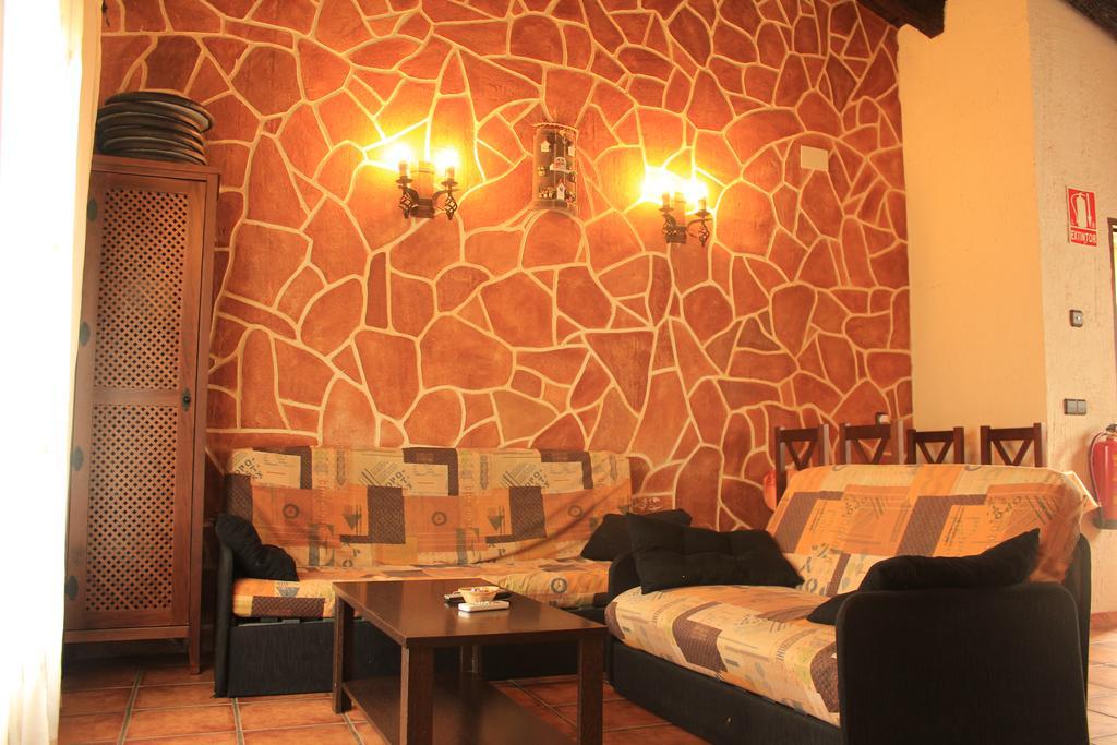 La Cueva Del Lince Guest House Zarza De Granadilla Exterior photo