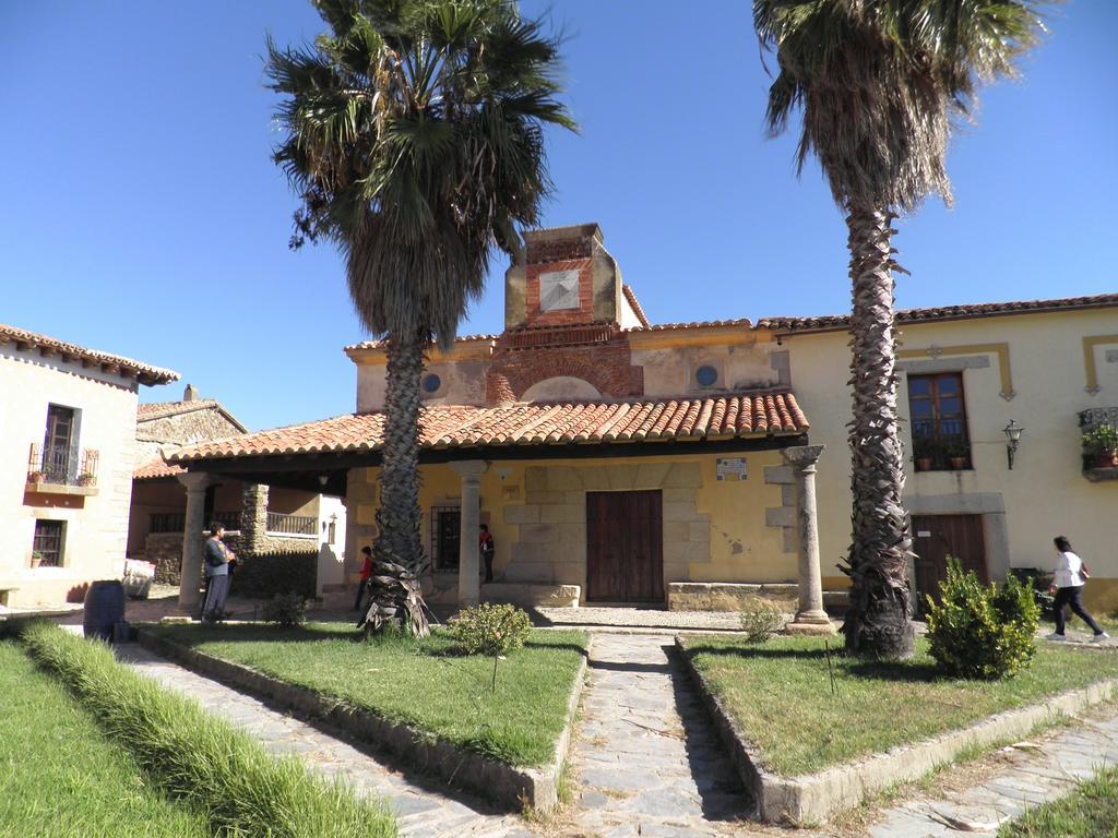 La Cueva Del Lince Guest House Zarza De Granadilla Exterior photo
