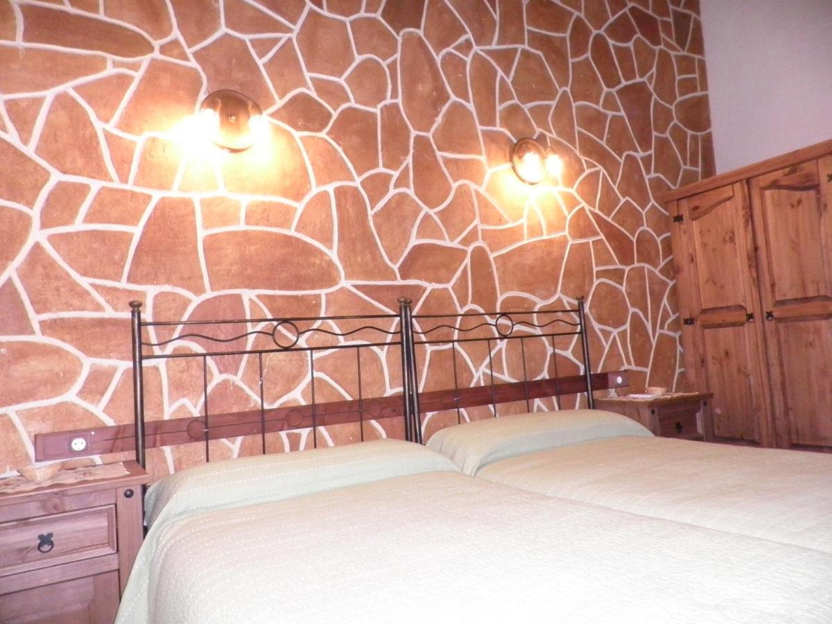 La Cueva Del Lince Guest House Zarza De Granadilla Exterior photo